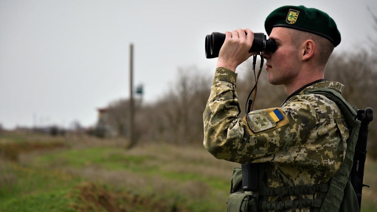 Правоохоронці виявили запасні частини до авіаційних двигунів, які використовуються в російській військовій і пасажирської авіації і підлягають державному експортному контролю