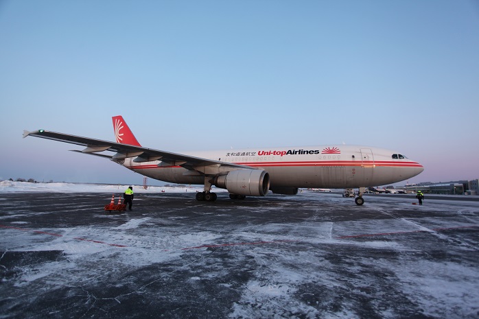 26 січня в аеропорту Толмачево вчинила технічну посадку для дозаправки повітряне судно Airbus А300-F авіакомпанії Uni-top Airlines, наступне за маршрутом Ухань (Китай) - Люксембург