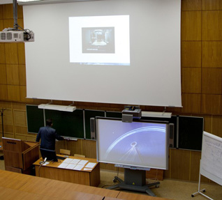 Заняття з фізики, радіотехнічним і спеціальних дисциплін проводяться в аудиторіях, обладнаних сучасними, унікальними приладами та спеціальною технікою