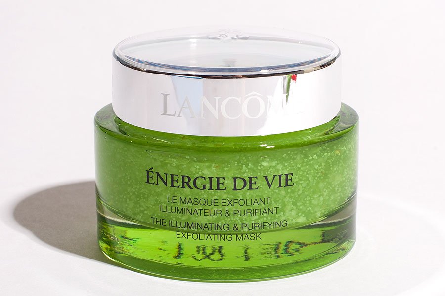 Маска-ексфоліант для обличчя Energie De Vie, Lancome обіцяє дбайливо відлущує, вирівнювати шкіру, звужувати пори, зволожувати (екстракти женьшеню і журавлини), освіжати (меліса)
