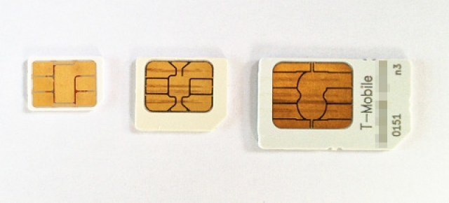 Микро SIM-карта (15 х 12 мм) используется в iPhone 4 и 4S