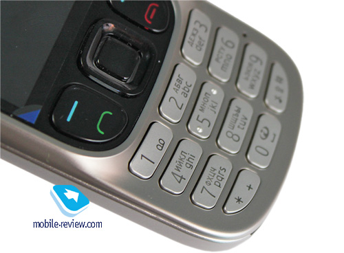 В цілому клавіатура непогана, по відчуттях краще такої в Nokia 6300, але за типом вона інша