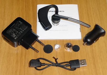 У комплект поставки Plantronics Voyager Legend входить: сама гарнітура, зарядний пристрій від мережі 220V з виходом на USB, автомобільне з / у з виходом на USB, зарядний кабель USB, який закінчується спеціальною магнітною клемою для Voyager Legend, дві запасні силіконові вушні вставки більшого і меншого розміру, а також поролонові насадки на вушні вставки, інструкція користувача і інструкція з безпеки