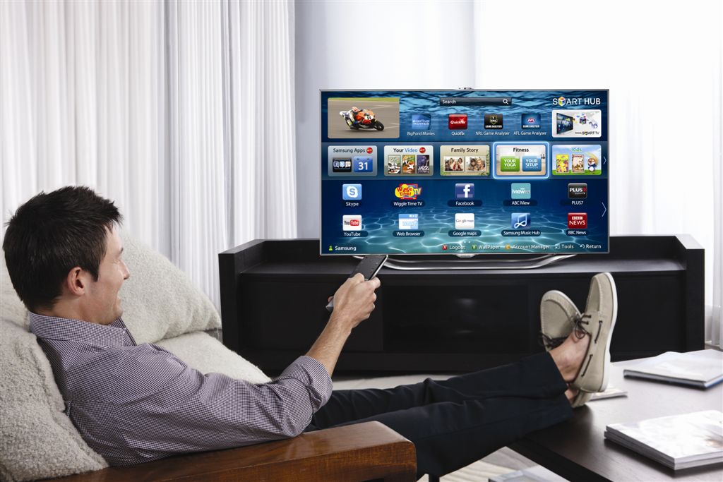 По суті, Smart TV - це функція, яка розширює можливості звичайного телевізора, перетворюючи його в простенький комп'ютер